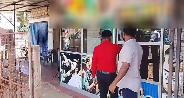 மாணவர்களுக்கு முறையற்ற சிகை அலங்காரம்: மட்டக்களப்பில் இரண்டு சிகை அலங்கார நிலையங்கள் அதிரடியாக மூடல்!