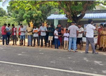 அனோஜனின் விடுதலைக்காக வளத்தாப்பிட்டியில் மக்கள் கவனயீர்ப்பு போராட்டம் | சவூதி அதிகாரிகள் உரிய நடவடிக்கை எடுக்கவேண்டும் என கோரிக்கை