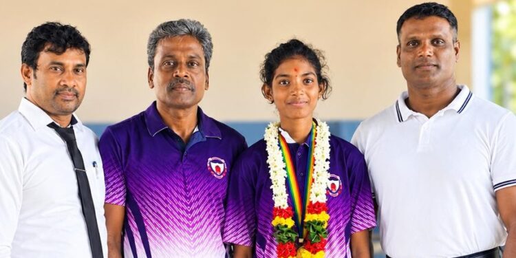 பாடசாலைகள் மல்யுத்தம் போட்டியில் வரலாறு படைத்த யாழ். சன்மார்க்க மகா வித்தியாலய மாணவி கனிஸ்டா