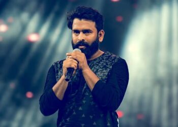 சர்வதேச அளவில் இரசிகர்களின் கவனத்தை கவர்ந்த சந்தோஷ் நாராயணன்