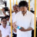 நடத்துனராக மாறிய தமிழ்நாட்டு முதலமைச்சர் விஜய் ; ‘வெற்றி பயணம்’ ஆரம்பித்து வைப்பு
