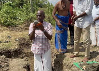 பத்தினியார்மகிழங்குளத்தில் சத்தியலிங்கம் எம்பியின் நிதியில் நெல் உலர்த்தும் தளத்திற்கான அடிக்கல் நாட்டும் நிகழ்வு