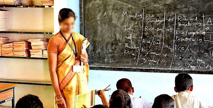 இலங்கையில் ஆசிரியர் பற்றாக்குறை இந்த ஆண்டு இறுதிக்குள் 50,000ஐ கடக்கும் அபாயம்